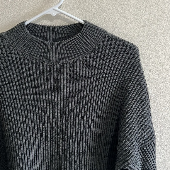 Abercrombie and Fitch Women’s Dark Gray Sweater - Picture 2 of 6